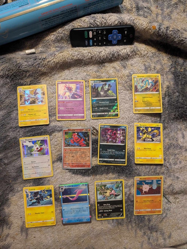 Pokemon card lot holographic and rare - photo 2
