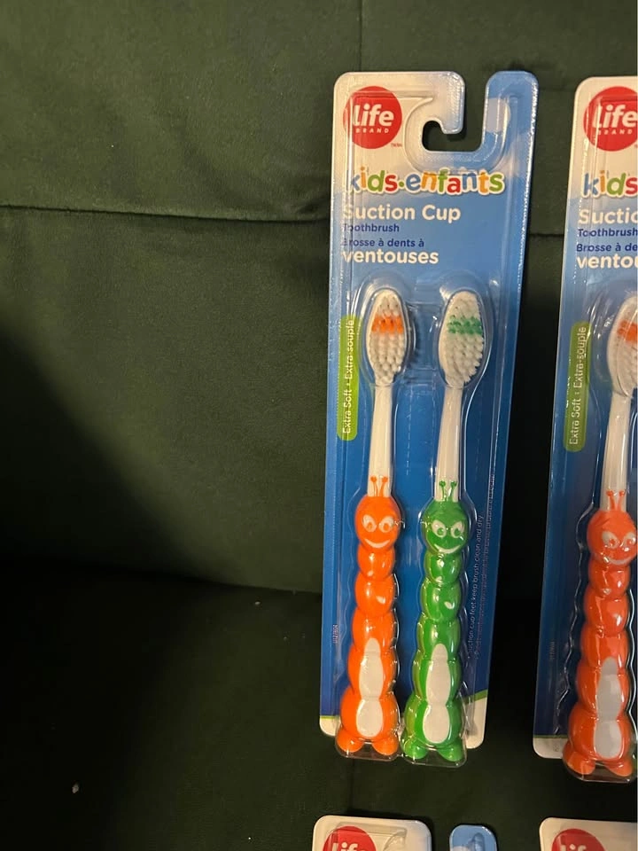 10 packs $20 children toothbrushes - photo 2