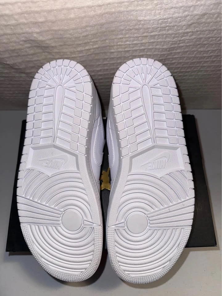 Nike Air Jordan 1 Low ‘Triple White’ M8 W9.5 - photo 5