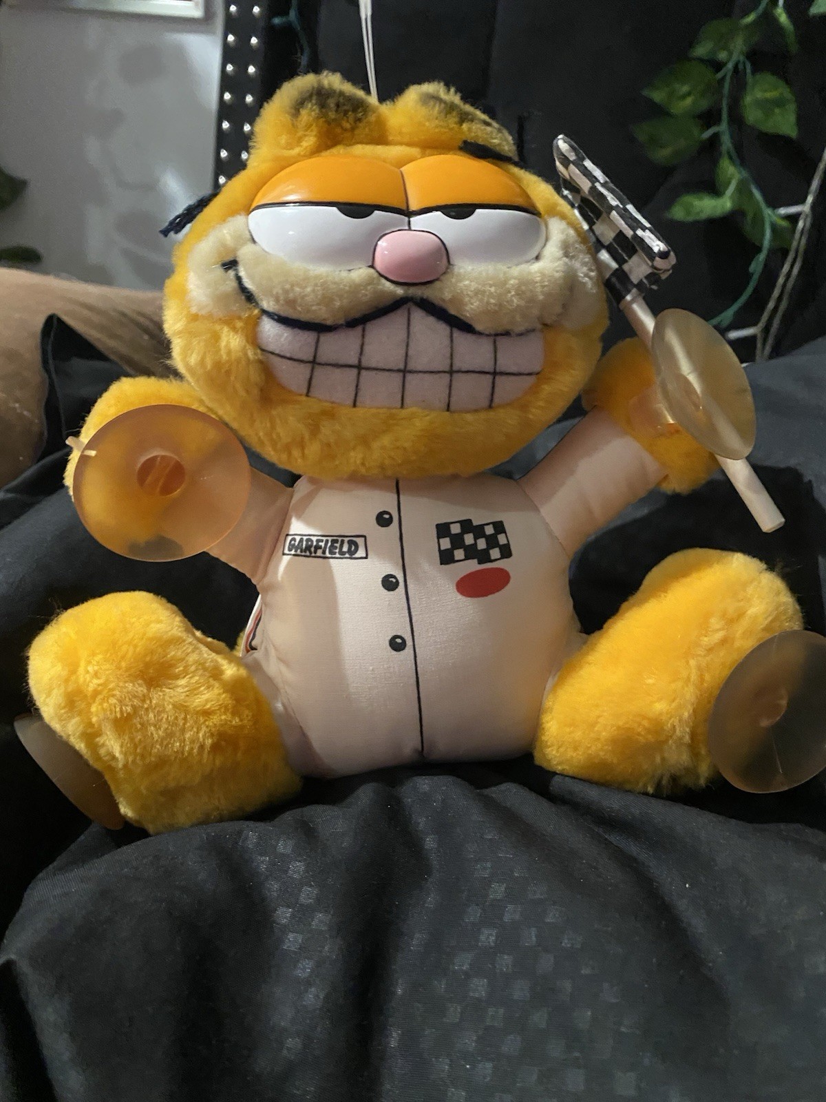 VTG 1981 Garfield Speed Demon Race Car Driver Window Clinger - photo 2