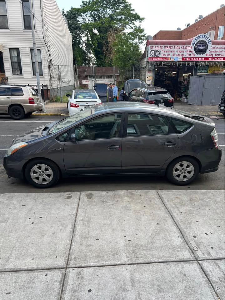 2007 Toyota Prius Touring Hatchback 4D - photo 4