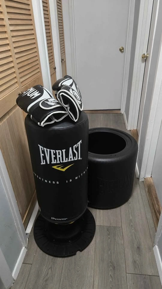 Everlast PowerCore Freestanding Heavy Bag + Free Venum Boxing Gl - photo 3