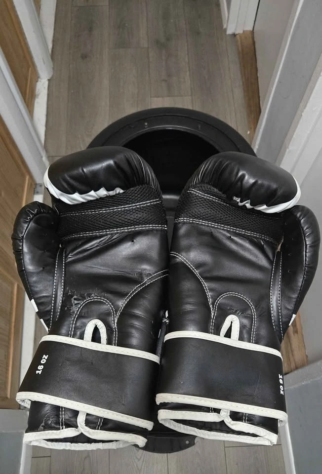 Everlast PowerCore Freestanding Heavy Bag + Free Venum Boxing Gl - photo 5