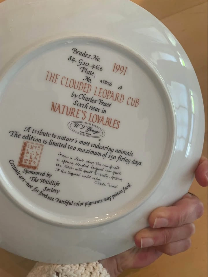 Charles Fracé 'The Clouded Leopard Cub' Collector Plate - photo 2