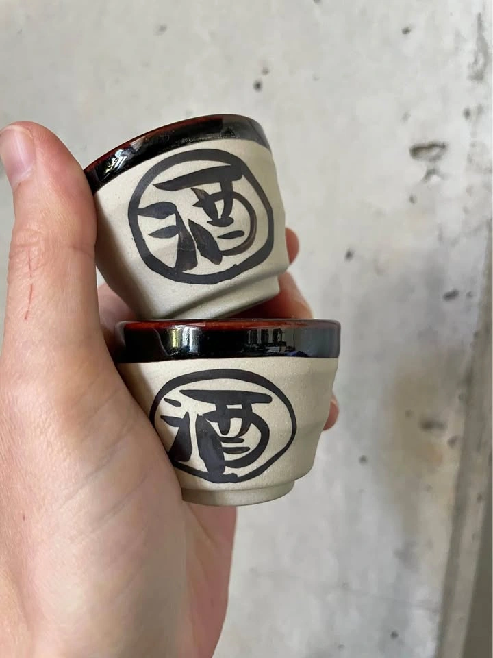 Set of 2 ceramic sake glasses - Japanese Kanji Cups
