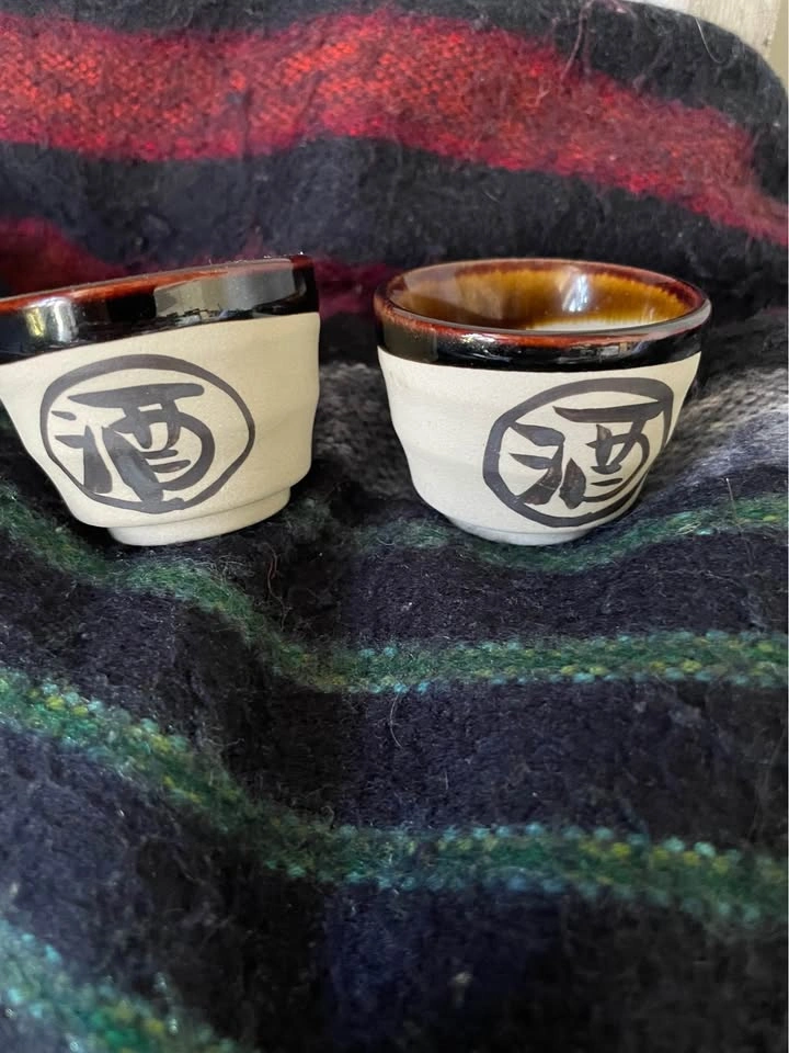 Set of 2 ceramic sake glasses - Japanese Kanji Cups - photo 2