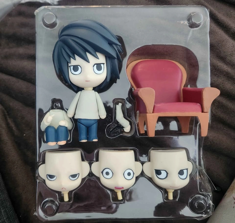 DeathNote Figure L in Chair - photo 3
