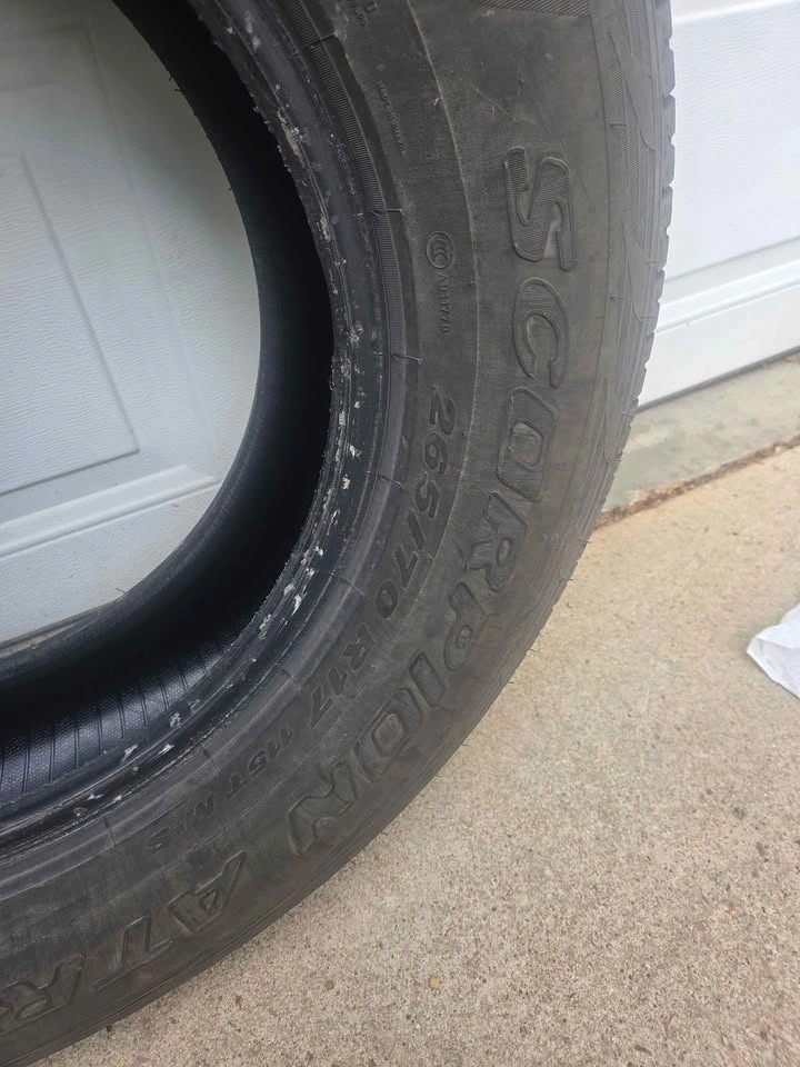 265 70 17 Pirelli Scorpion Tires - photo 2