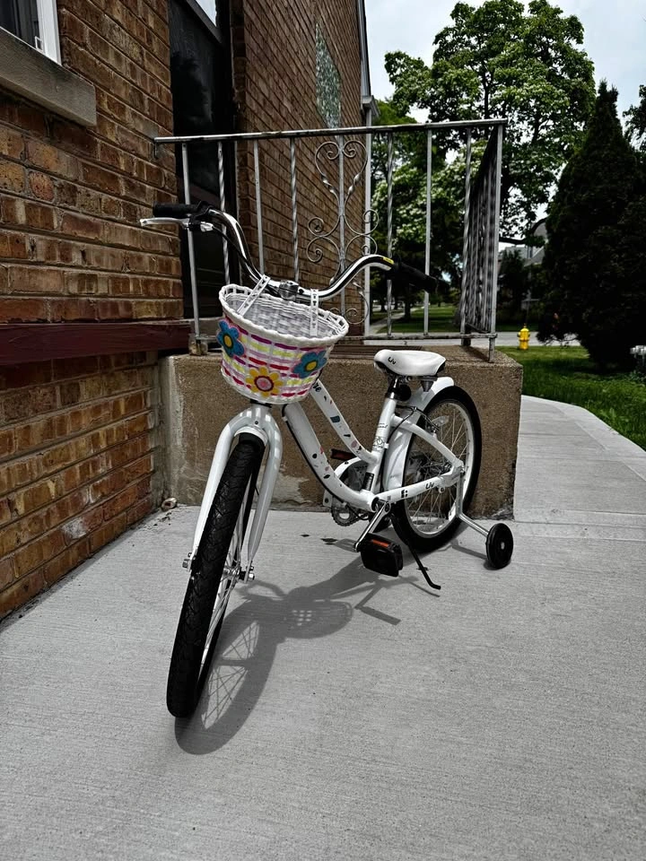 20" Liv Kids Bike with Training Wheels (without Basket)