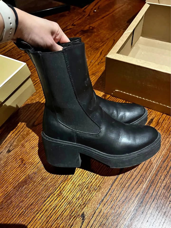 Black boot