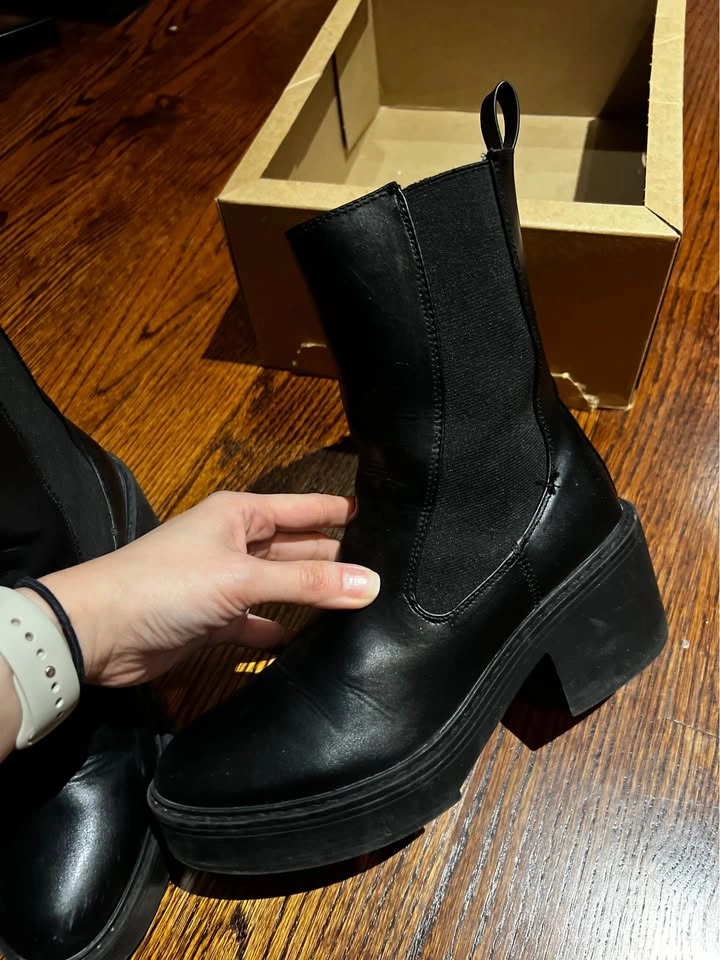 Black boot - photo 3