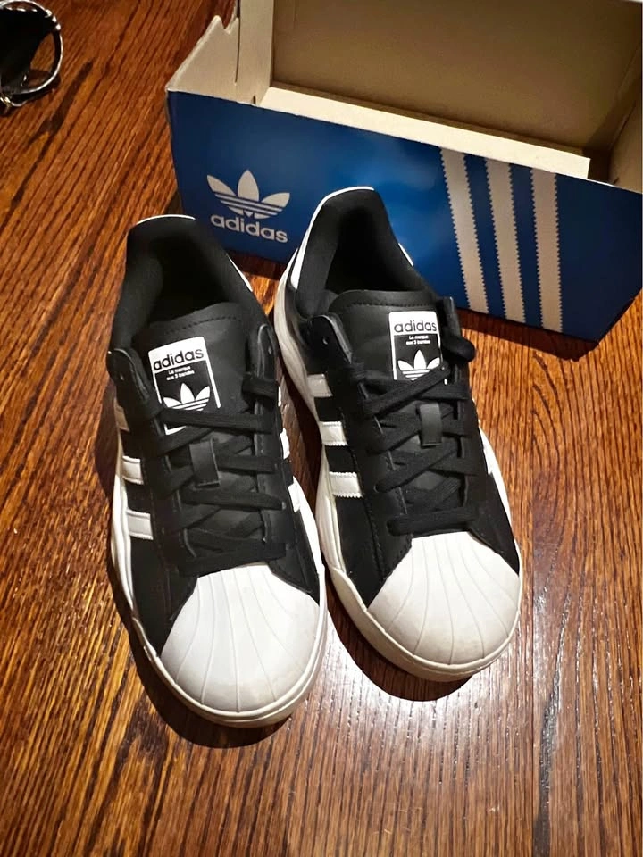 Adidas Superstar Sneakers