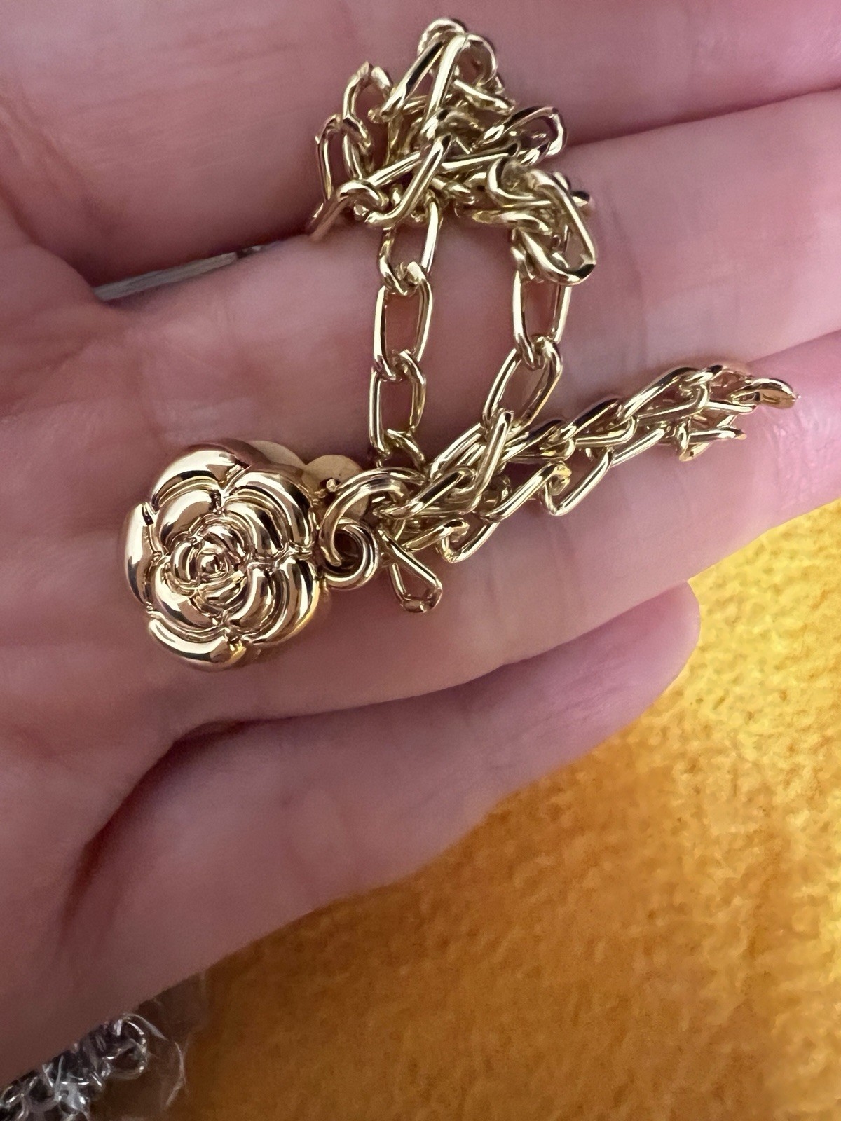 4pcs Flower Chain Metal Brooch Pins, Adjustable, Gold Silver Bla - photo 4