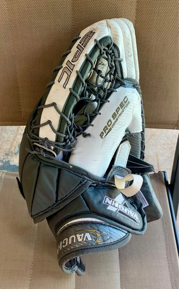 Vaughn Epic Pro Spec Goalie Catcher Glove - photo 2