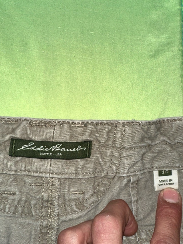Eddie Bauer woman’s size 10 beige cargo pants - photo 3