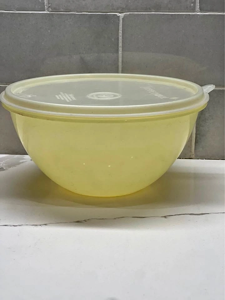 Vintage Tupperware Wonderlier bowl in pastel yellow