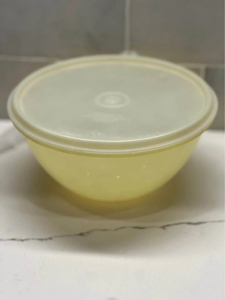 Vintage Tupperware Wonderlier bowl in pastel yellow - photo 2
