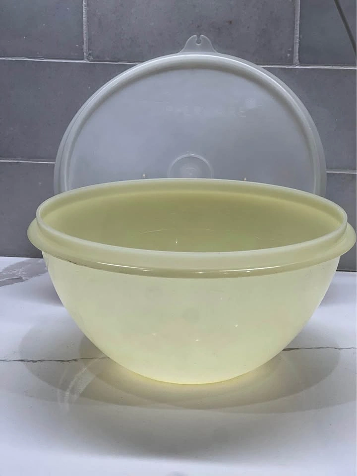Vintage Tupperware Wonderlier bowl in pastel yellow - photo 3