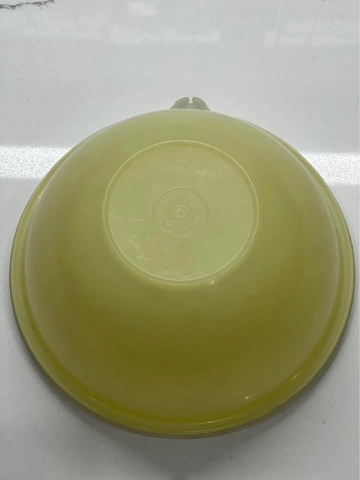 Vintage Tupperware Wonderlier bowl in pastel yellow - photo 4