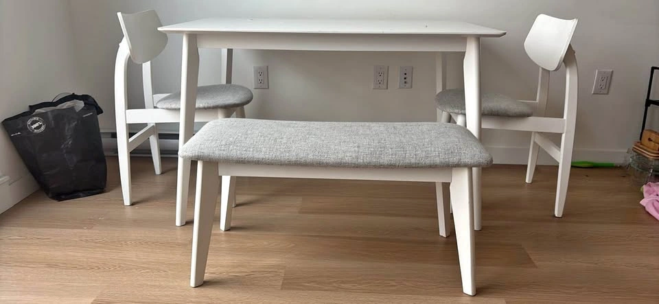 Structube 4-piece Dining Table