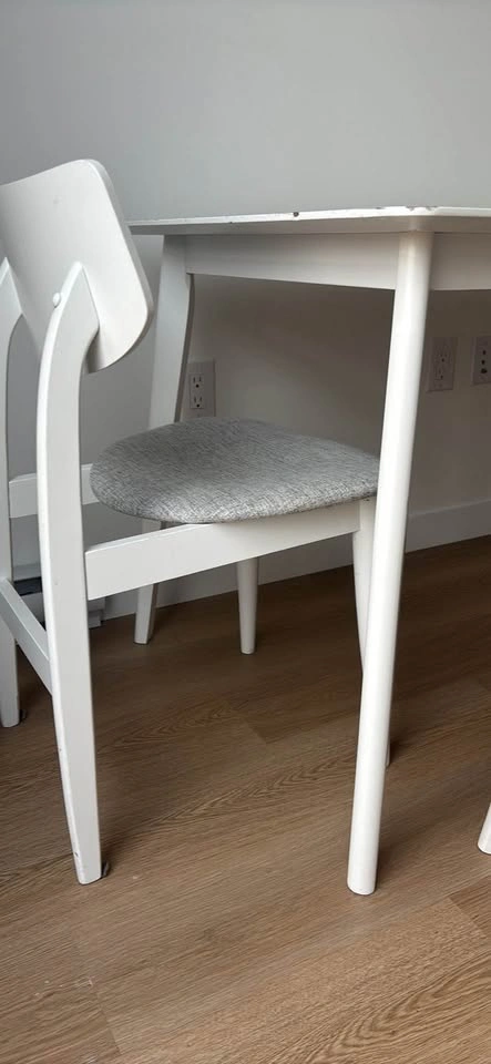 Structube 4-piece Dining Table - photo 5