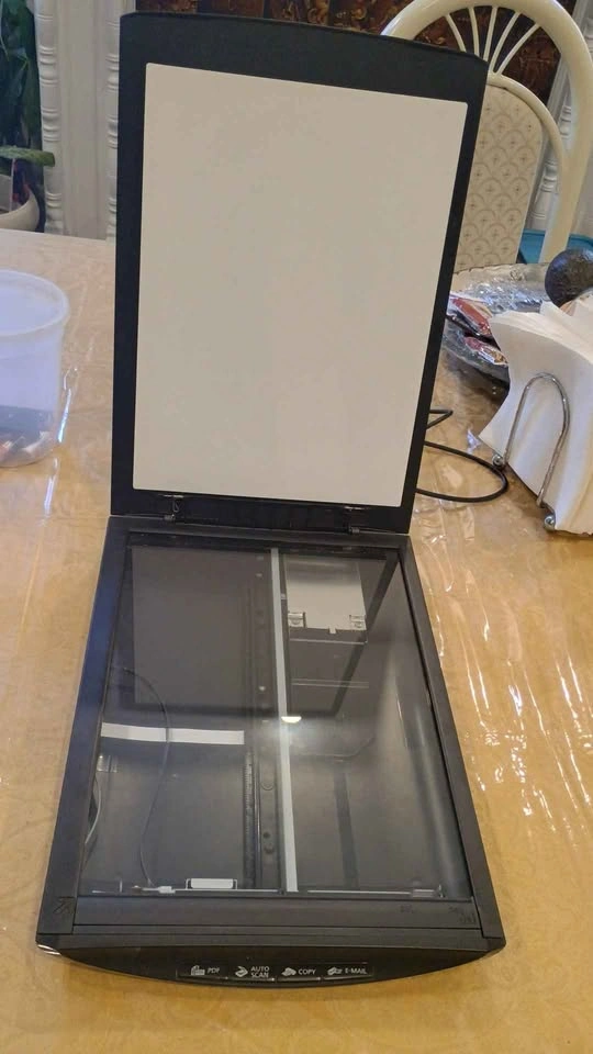 Canon CanoScan LiDE 110 Flatbed Scanner - Black - photo 2