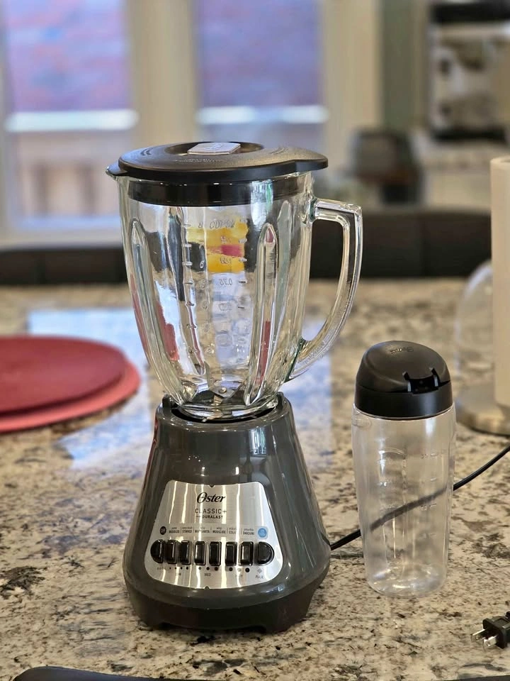 Oster Blender XL 8-Cup Glass Jar & Travel Cup