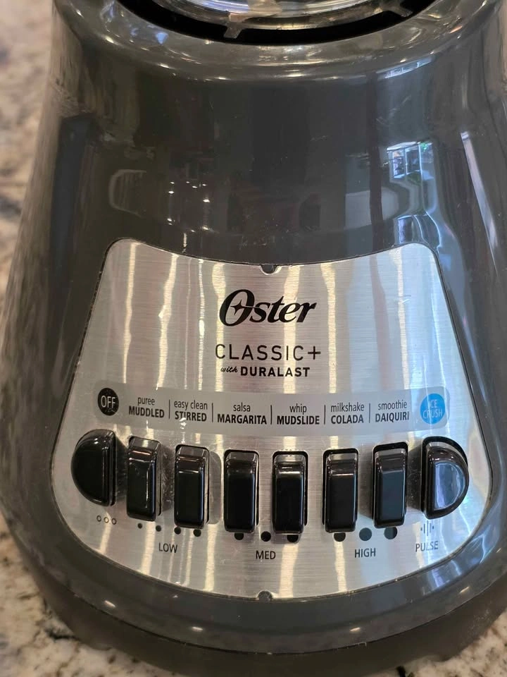 Oster Blender XL 8-Cup Glass Jar & Travel Cup - photo 2