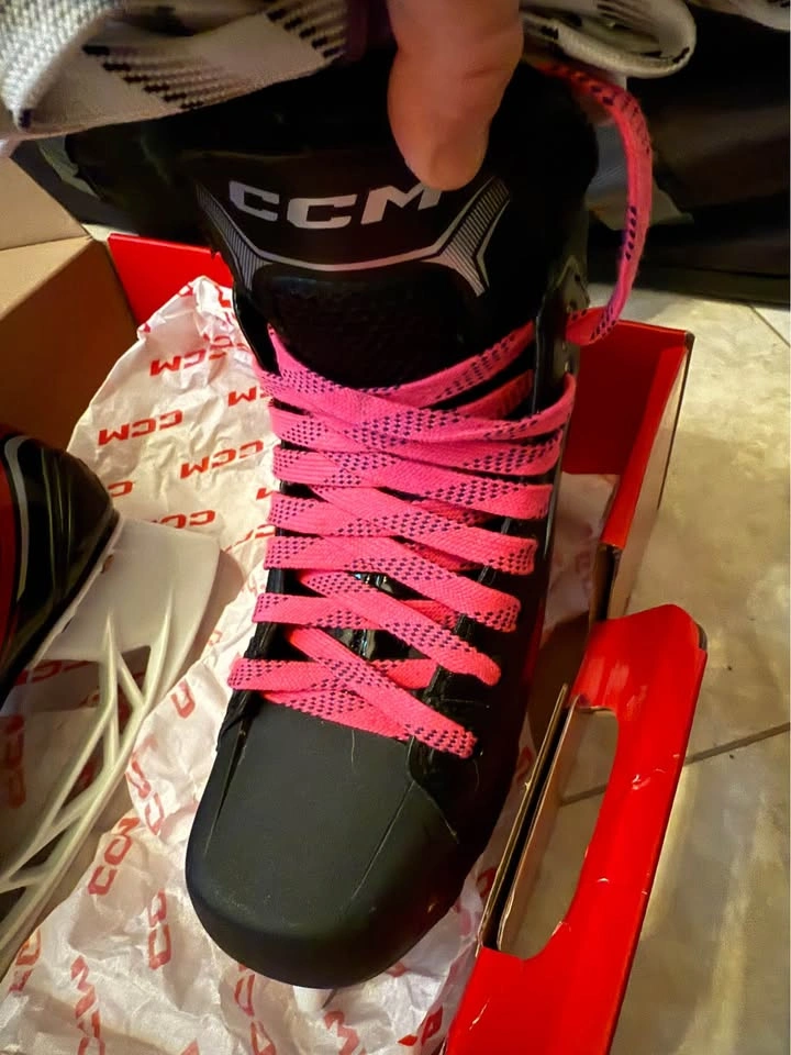 Junior CCM JetSpeed Skates Size 1 - photo 2