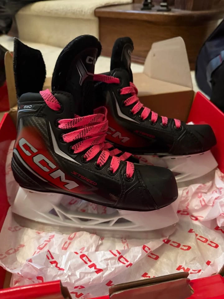 Junior CCM JetSpeed Skates Size 1 - photo 3