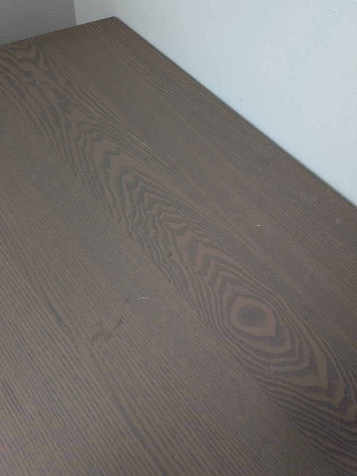 Desk - photo 5