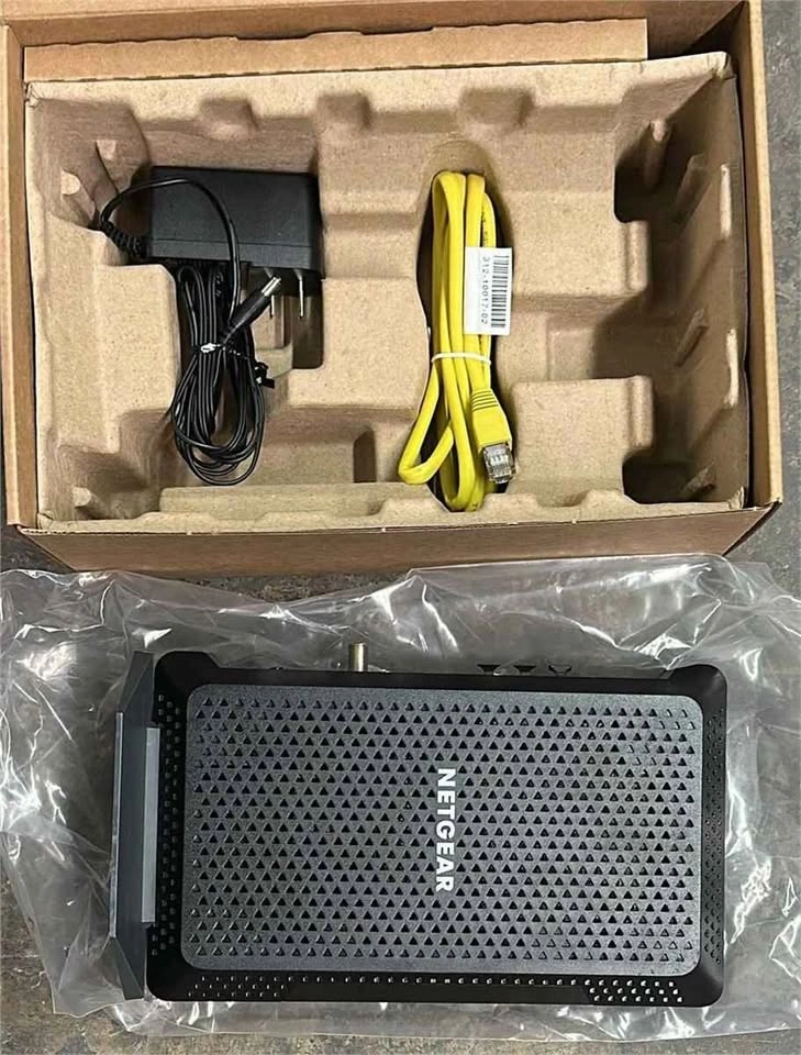 NETGEAR Nighthawk DOCSIS 3.1 Multi-Gig Cable Modem (CM1200) - photo 2