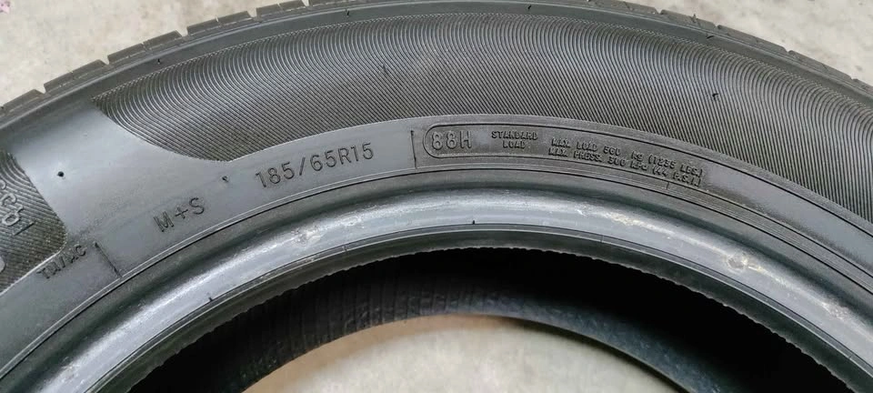 1x 185/65R15 Motomaster Allseasons Tire - photo 3