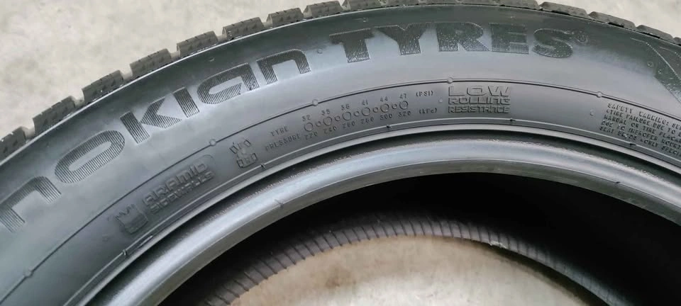 1x 235/55R20 Nokian Winter Tire - photo 4