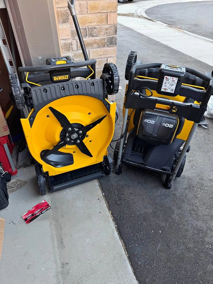 DEWALT LAWNMOWER