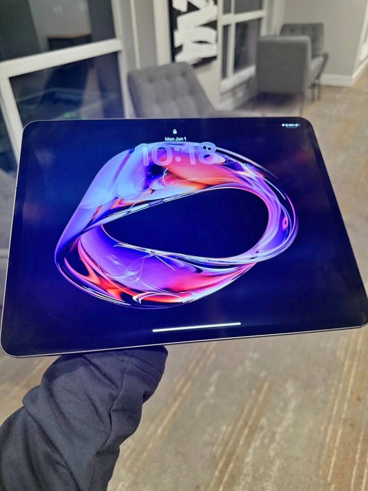 Apple iPad Pro M5 13 256GB Wi-Fi + Cellular – Space Black