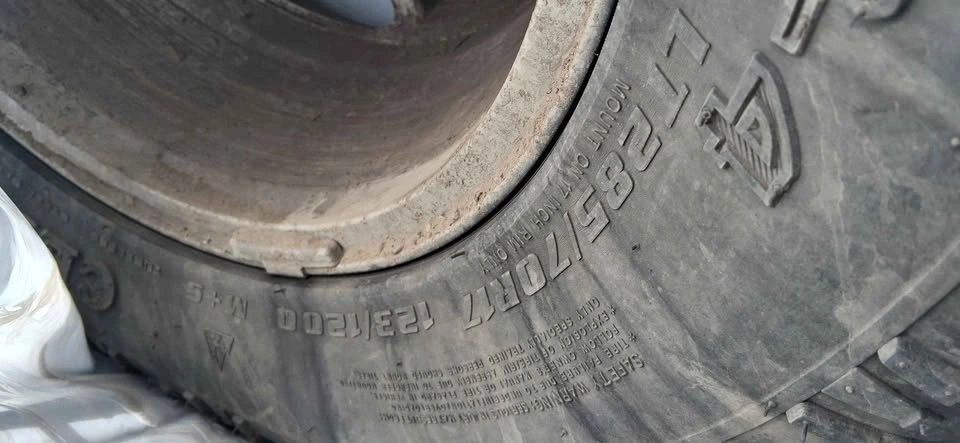 Tires on rims set of 4 - photo 4