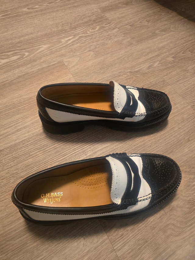 G.H. Bass Weejuns Lug Sole Loafers - Black & White - Size 9.5