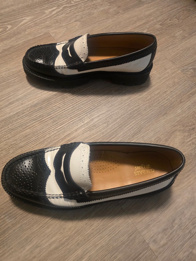 G.H. Bass Weejuns Lug Sole Loafers - Black & White - Size 9.5 - photo 2