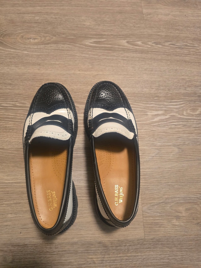 G.H. Bass Weejuns Lug Sole Loafers - Black & White - Size 9.5 - photo 4