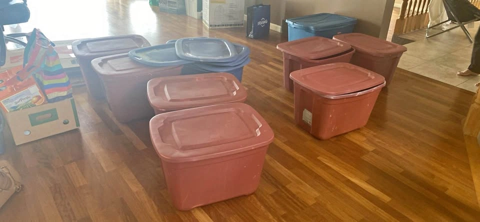 Rubbermaid Sterilite Plastic Storage Totes with Lids 9