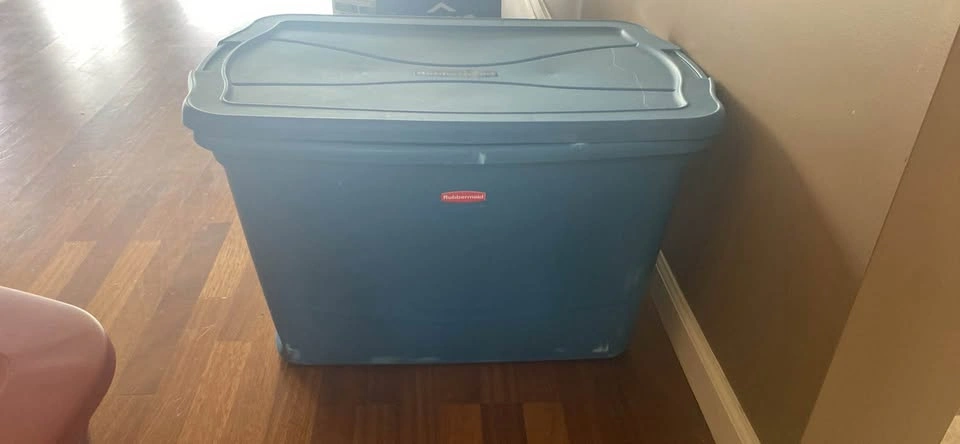 Rubbermaid Sterilite Plastic Storage Totes with Lids 9 - photo 4