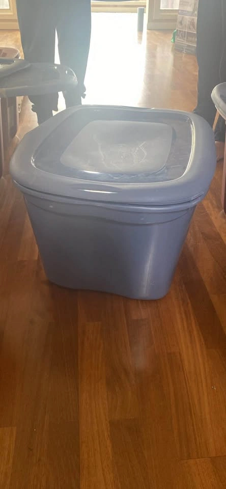 Rubbermaid Sterilite Plastic Storage Totes with Lids 9 - photo 5