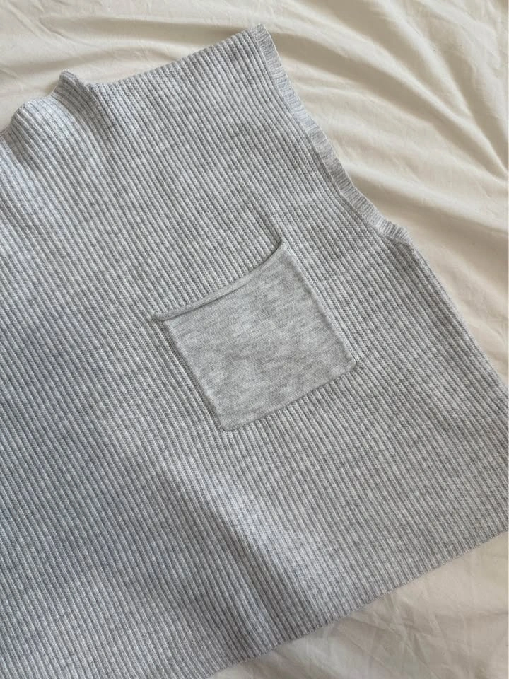 Boxy Mock Neck Sweater Vest - photo 3