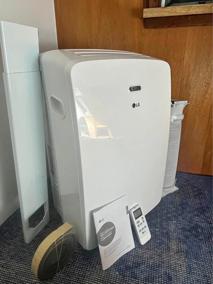 Like New LG Portable Air Conditioner 7,000 BTU – Complete Kit