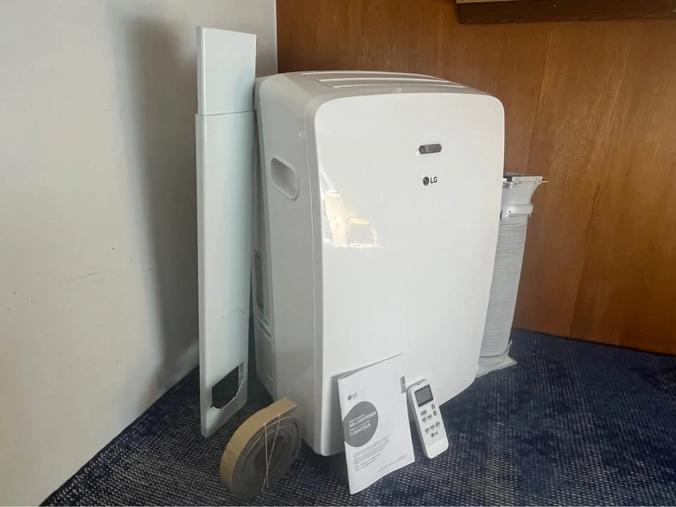 Like New LG Portable Air Conditioner 7,000 BTU – Complete Kit - photo 4