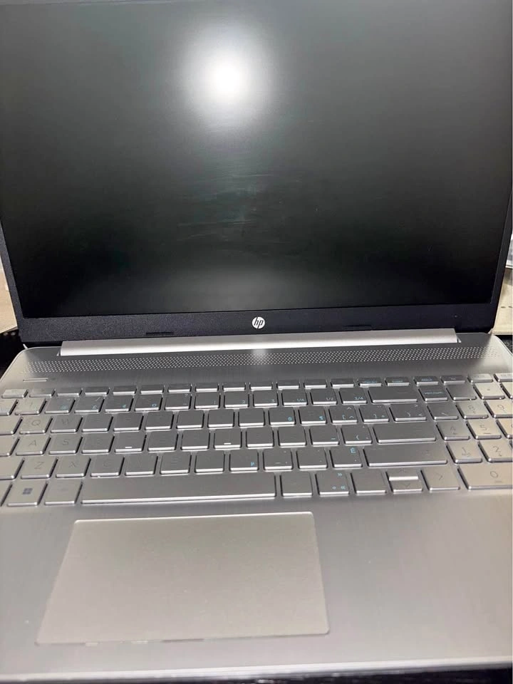 HP 15-dy3019ca – i5 / 8GB / 256GB SSD – Excellent Condition