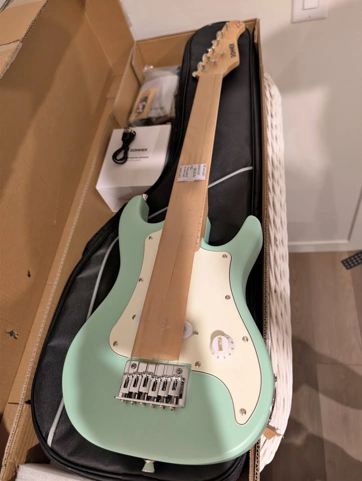 NEW - Donner 30" Kids Electric Guitar Beginner Kit