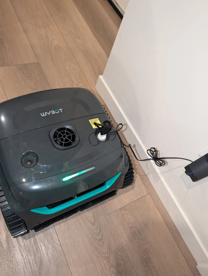 USED LIKE NEW - WYBOT C2 Cordless Robotic Pool Cleaner - photo 4