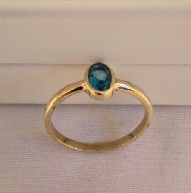 NEW GOLD TONE TURQUOISE STONE RING